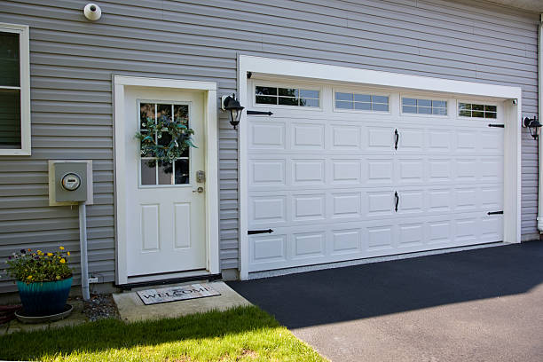 24/7 Emergency Garage Door Panel Replacement experts in Sandwich, IL